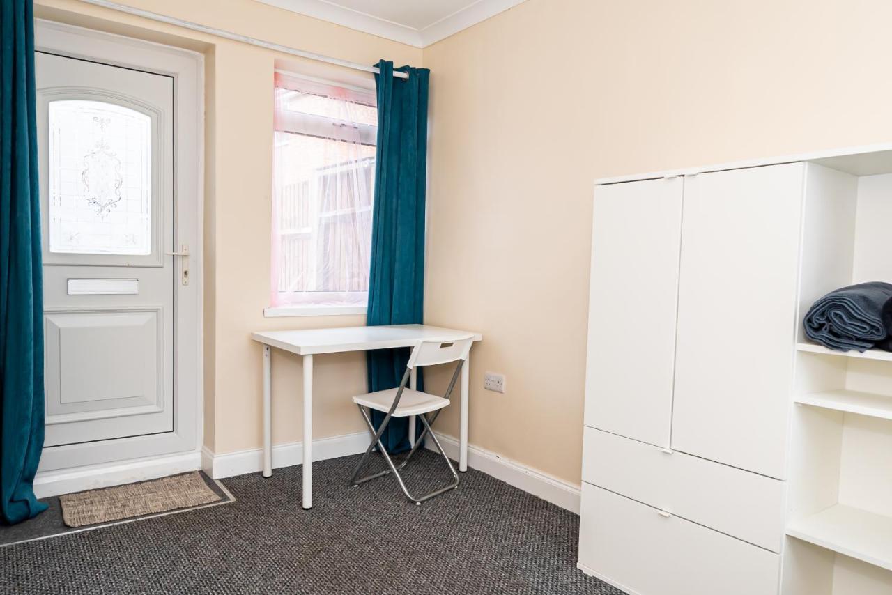Shirley House 3, Guest House, Self Catering, Self Check In With Smart Locks, Use Of Fully Equipped Kitchen, Close To City Centre, Ideal For Longer Stays, Walking Distance To Bat, 20 Min Drive To Fawley Refinery, Excellent Transport Links Southampton Exteriér fotografie