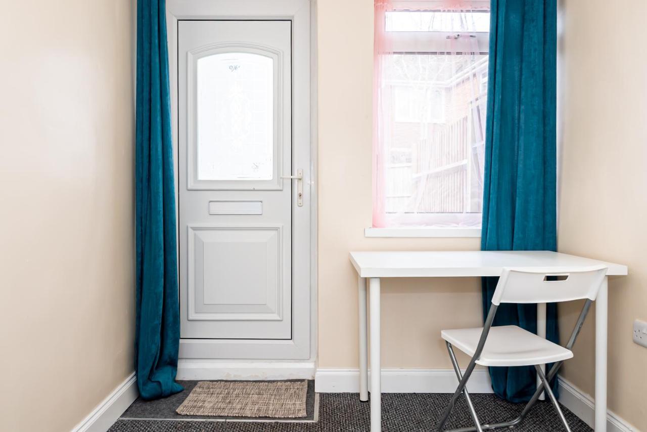 Shirley House 3, Guest House, Self Catering, Self Check In With Smart Locks, Use Of Fully Equipped Kitchen, Close To City Centre, Ideal For Longer Stays, Walking Distance To Bat, 20 Min Drive To Fawley Refinery, Excellent Transport Links Southampton Exteriér fotografie