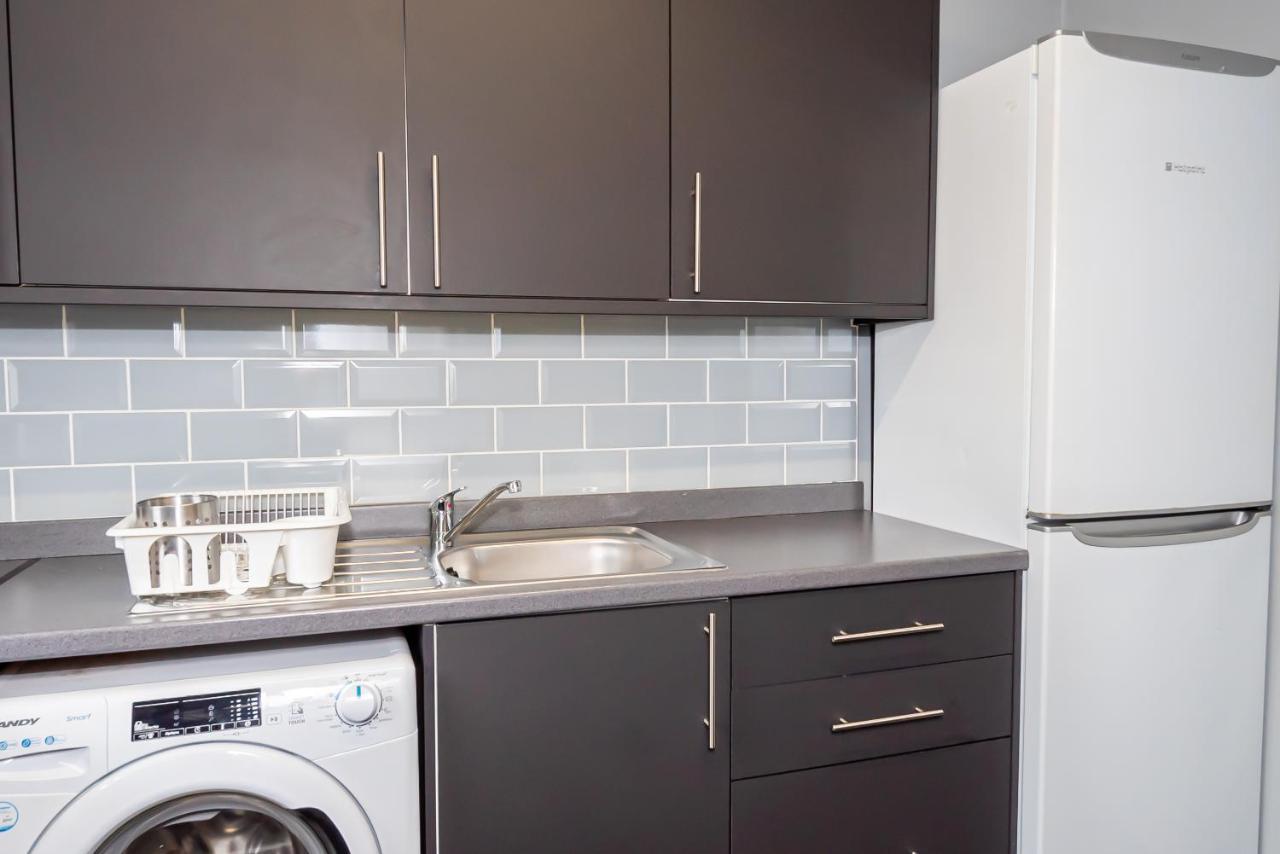 Shirley House 3, Guest House, Self Catering, Self Check In With Smart Locks, Use Of Fully Equipped Kitchen, Close To City Centre, Ideal For Longer Stays, Walking Distance To Bat, 20 Min Drive To Fawley Refinery, Excellent Transport Links Southampton Exteriér fotografie