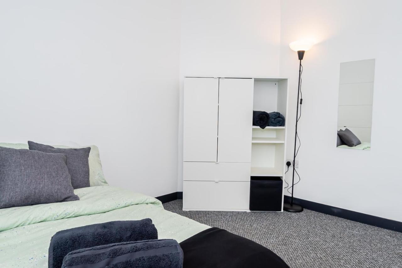 Shirley House 3, Guest House, Self Catering, Self Check In With Smart Locks, Use Of Fully Equipped Kitchen, Close To City Centre, Ideal For Longer Stays, Walking Distance To Bat, 20 Min Drive To Fawley Refinery, Excellent Transport Links Southampton Exteriér fotografie