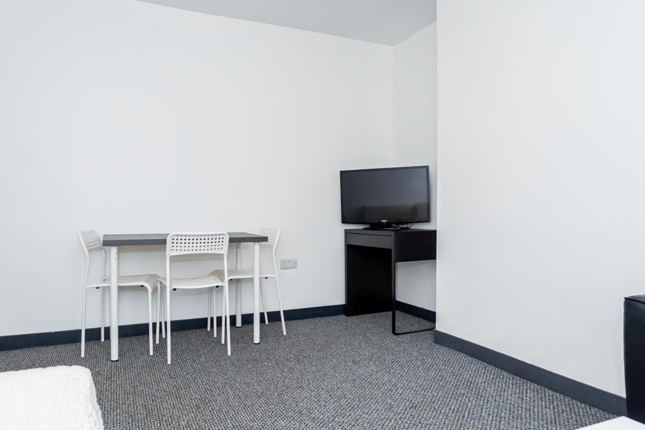 Shirley House 3, Guest House, Self Catering, Self Check In With Smart Locks, Use Of Fully Equipped Kitchen, Close To City Centre, Ideal For Longer Stays, Walking Distance To Bat, 20 Min Drive To Fawley Refinery, Excellent Transport Links Southampton Exteriér fotografie