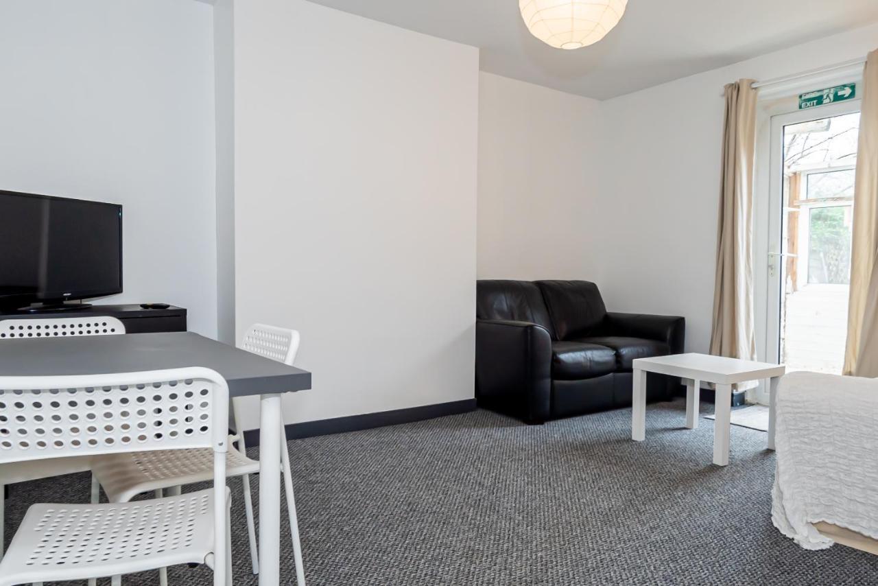 Shirley House 3, Guest House, Self Catering, Self Check In With Smart Locks, Use Of Fully Equipped Kitchen, Close To City Centre, Ideal For Longer Stays, Walking Distance To Bat, 20 Min Drive To Fawley Refinery, Excellent Transport Links Southampton Exteriér fotografie