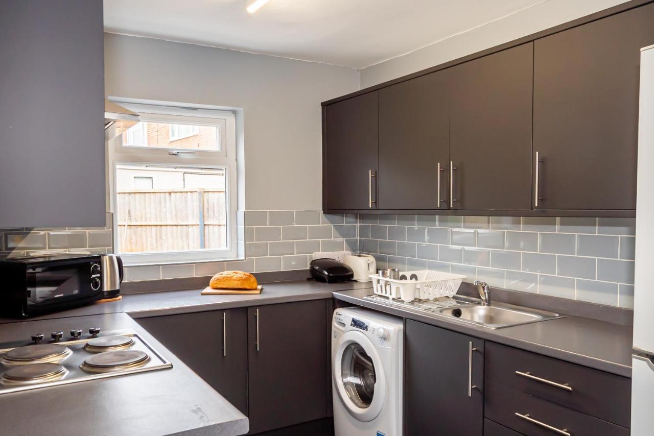 Shirley House 3, Guest House, Self Catering, Self Check In With Smart Locks, Use Of Fully Equipped Kitchen, Close To City Centre, Ideal For Longer Stays, Walking Distance To Bat, 20 Min Drive To Fawley Refinery, Excellent Transport Links Southampton Exteriér fotografie